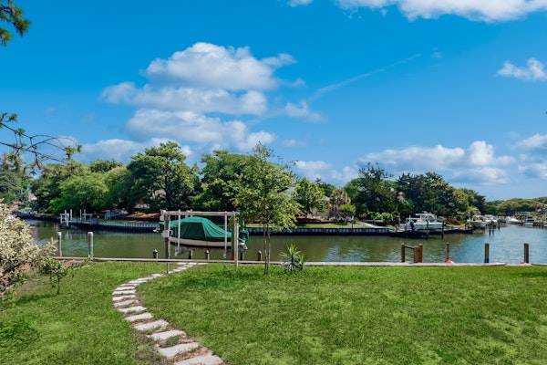 Coastal home close to beach and local attractions