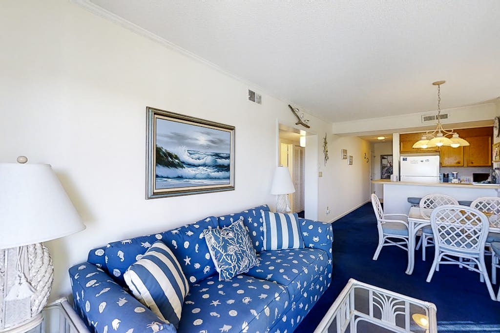 2nd-Floor Condo with Great View of Tennis Courts & Pool & Shared Pools