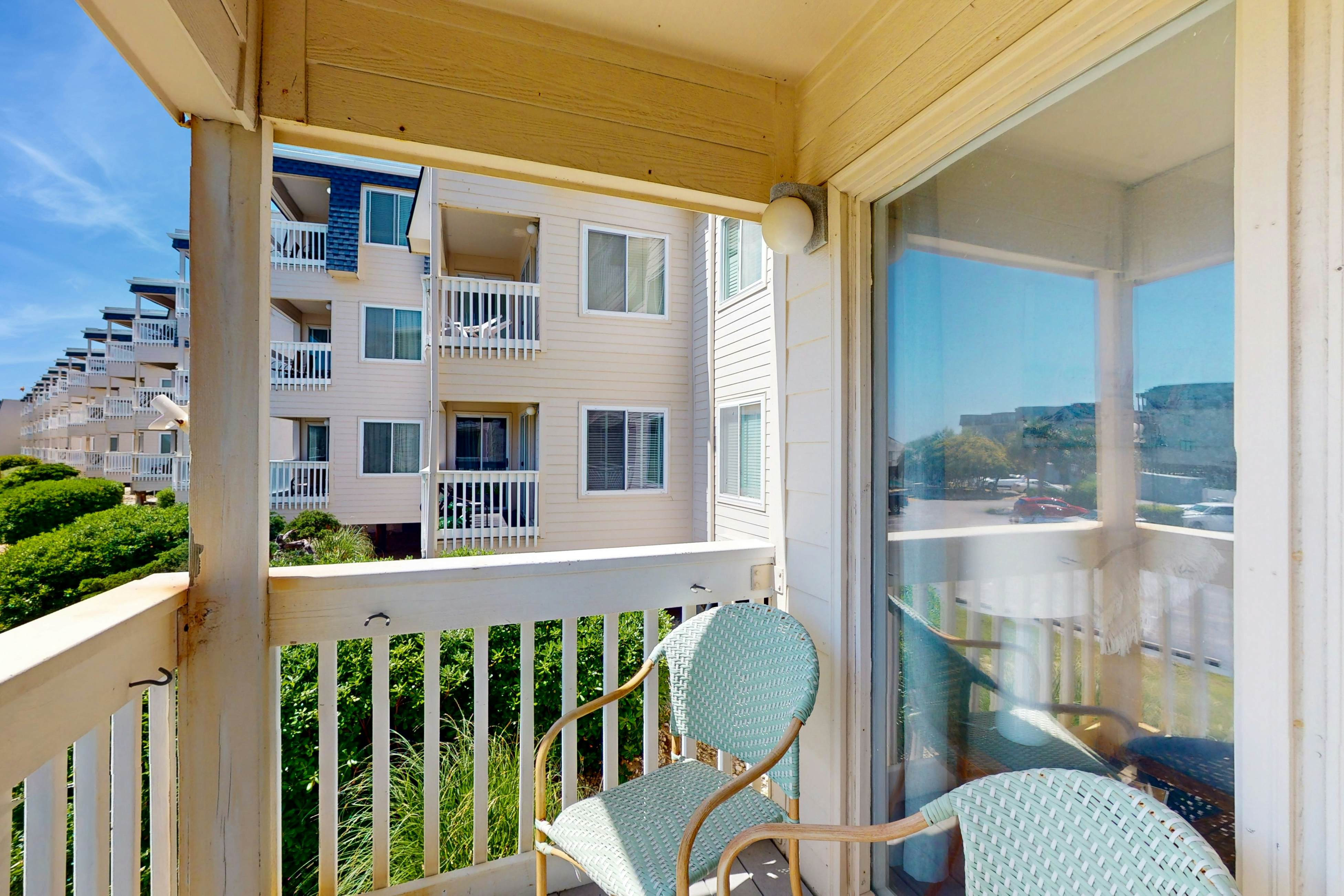 ABPAB166 Sandy Shores