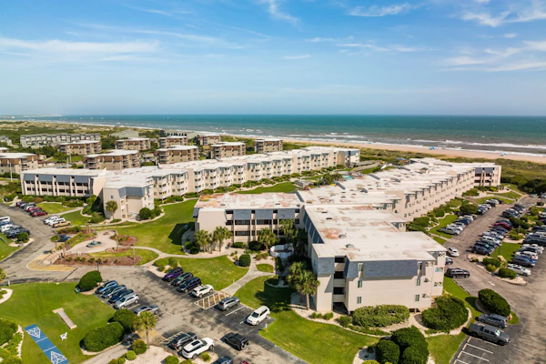 Beachfront condo w/shared pool & ample outdoor amenities