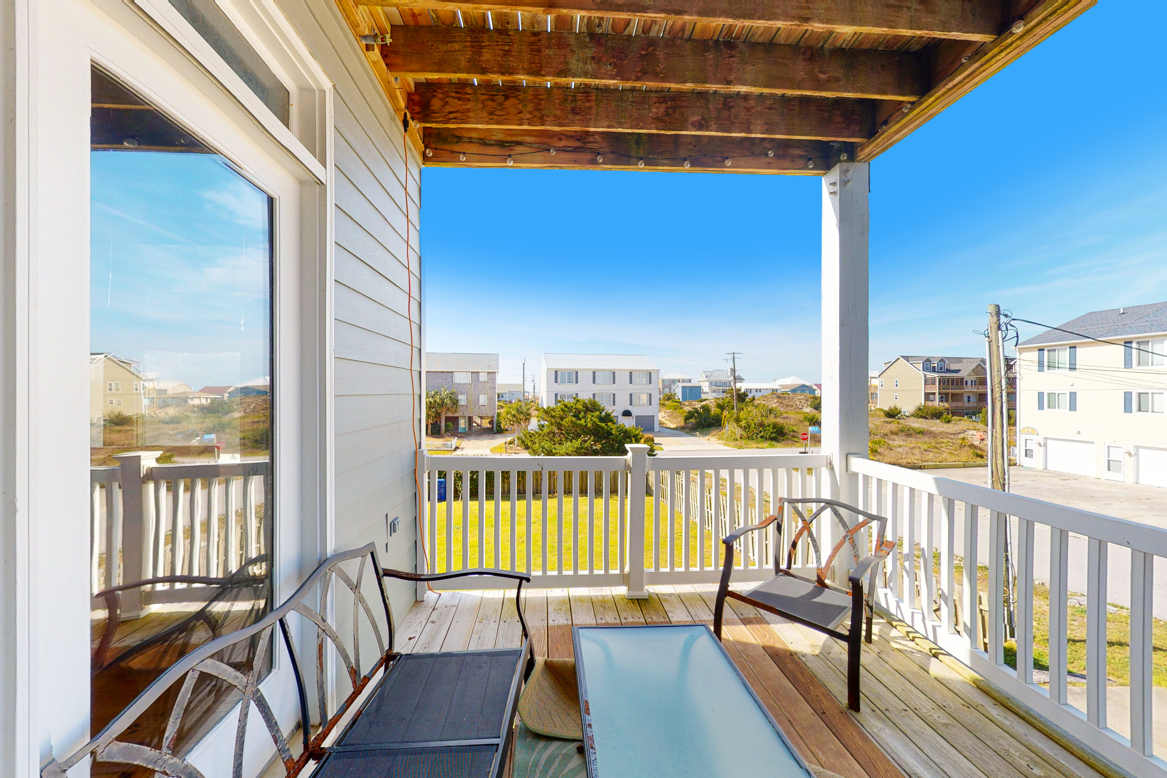 The Willis: Dog Friendly, Ocean/Sound View Condo, Near Beach