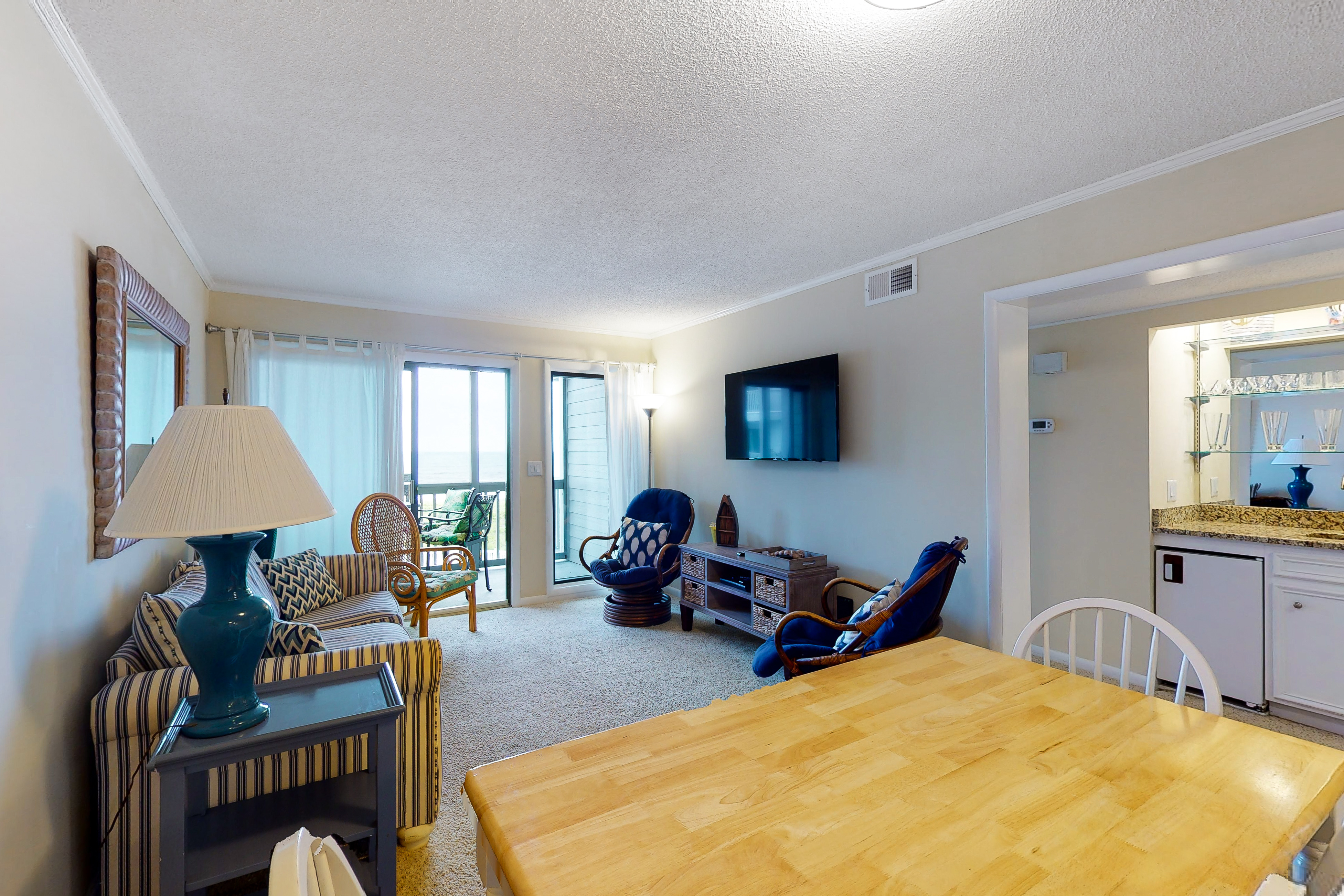 2nd-Floor Condo in Oceanfront Location w/WiFi, Screened-In Balcony, Shared Pool