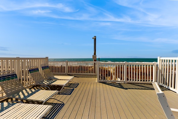 Charming beach condo with seasonal pool & washer/dryer - steps from the ocean
