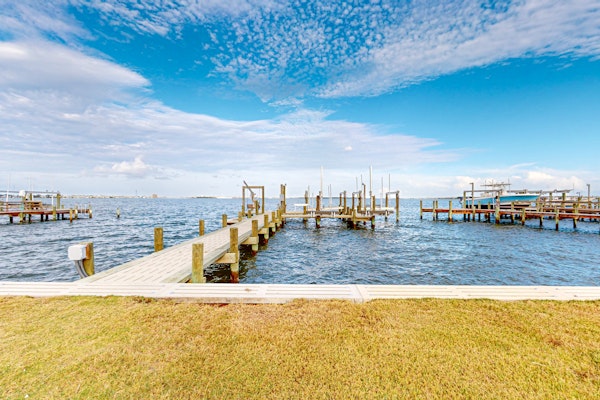 Living Water Estate: Waterfront home w/dock
