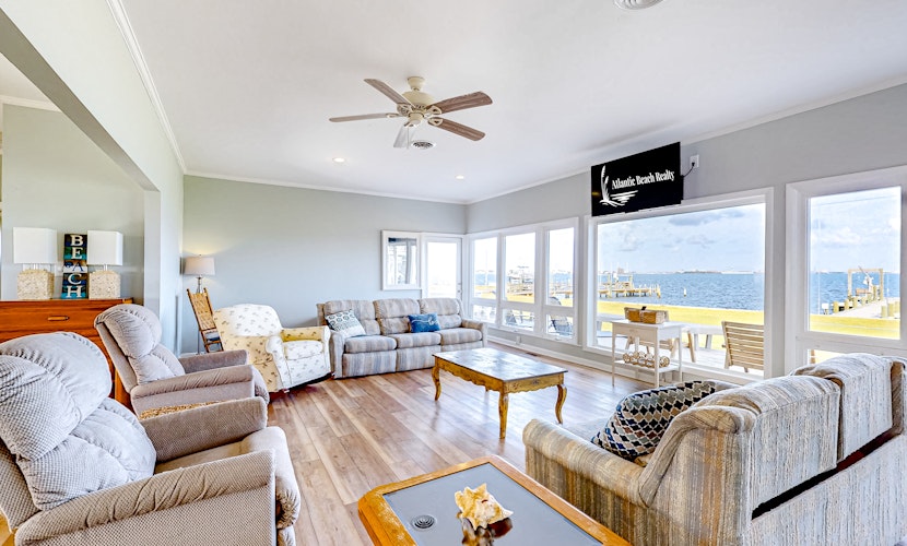 Living Water Estate: Waterfront home w/dock