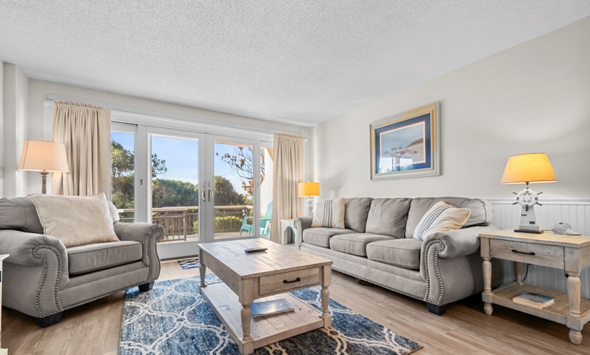 Beautiful oceanfront condo in the heart of Pine Knoll Shores with pool