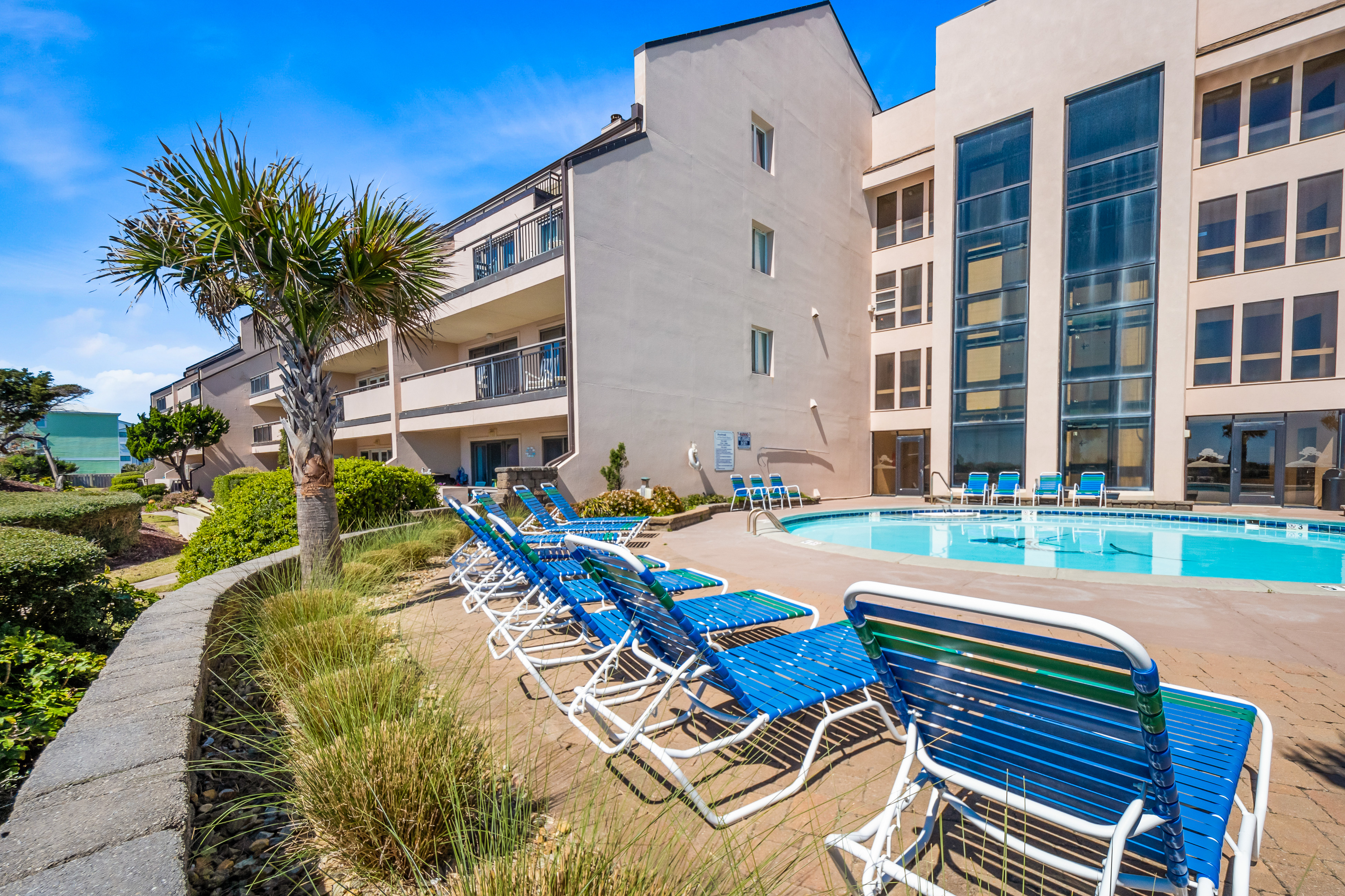 Beautiful oceanfront condo in the heart of Pine Knoll Shores with pool