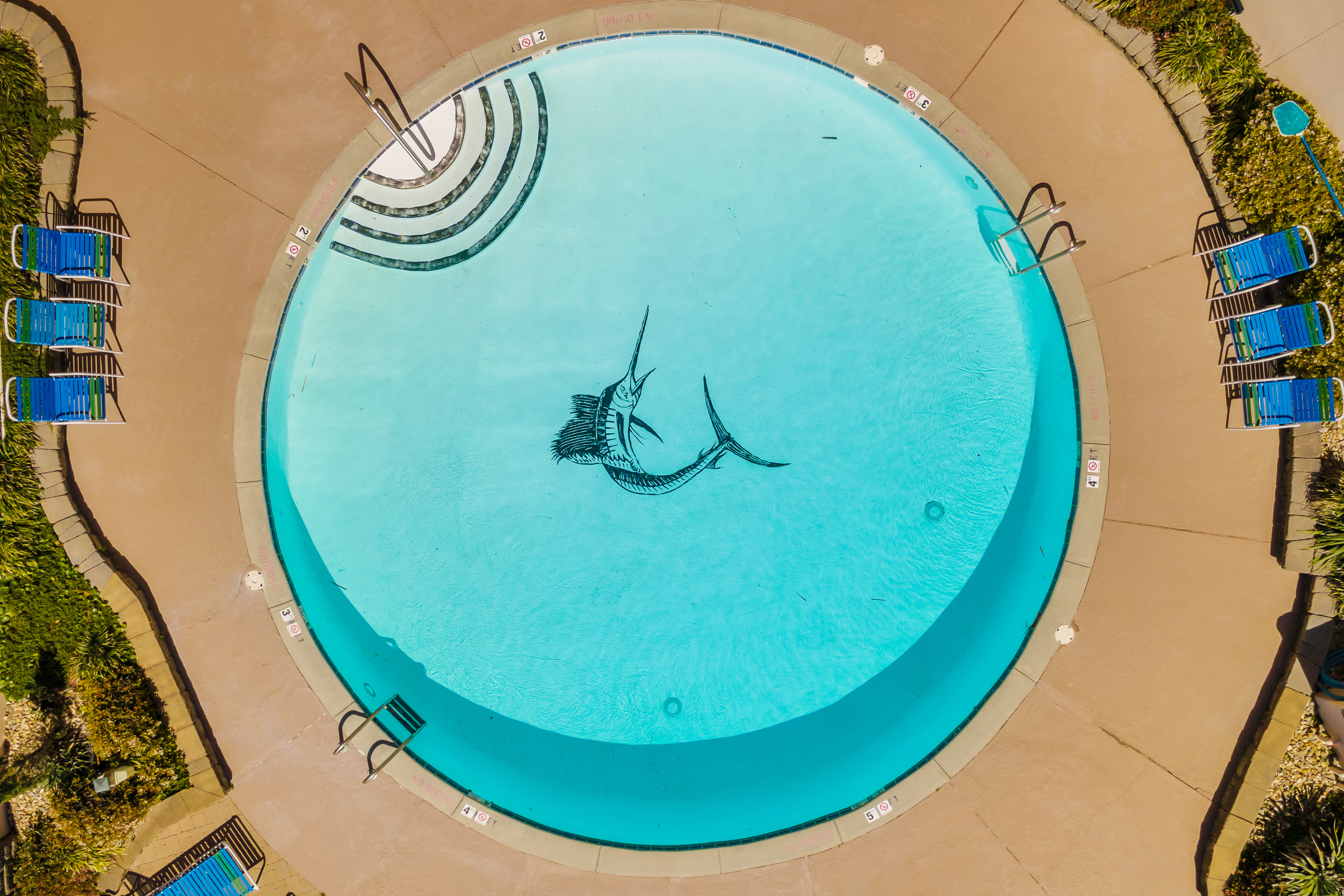 Beautiful oceanfront condo in the heart of Pine Knoll Shores with pool