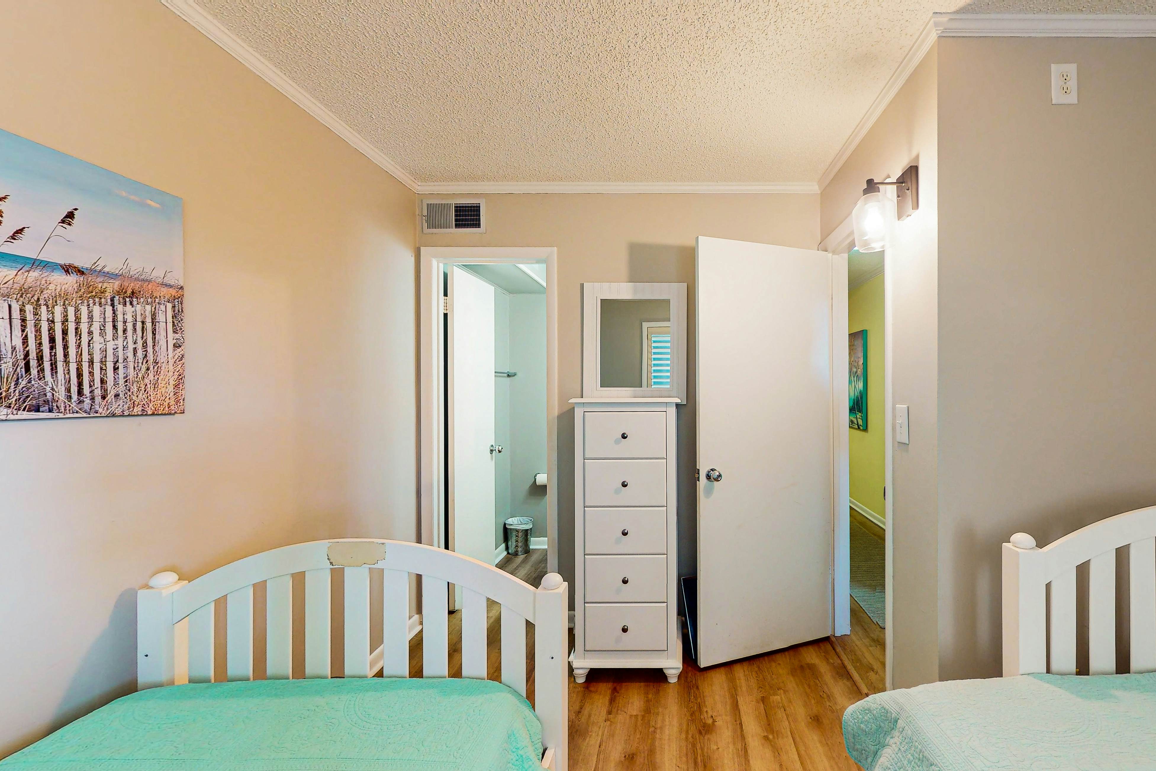 ABIBS142 Island Beach & Racquet Club G106