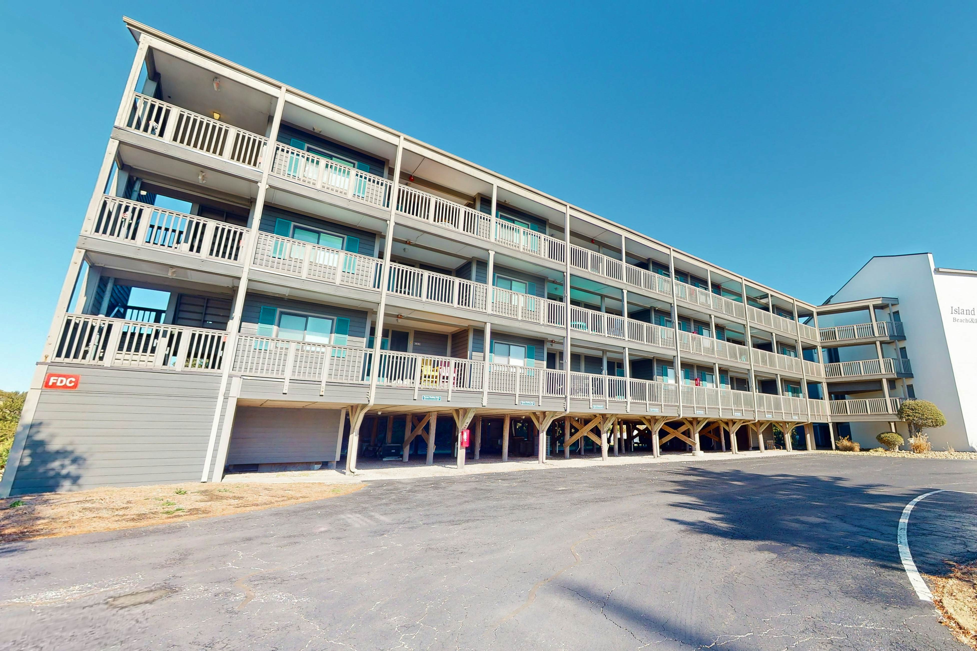 ABIBS142 Island Beach & Racquet Club G106