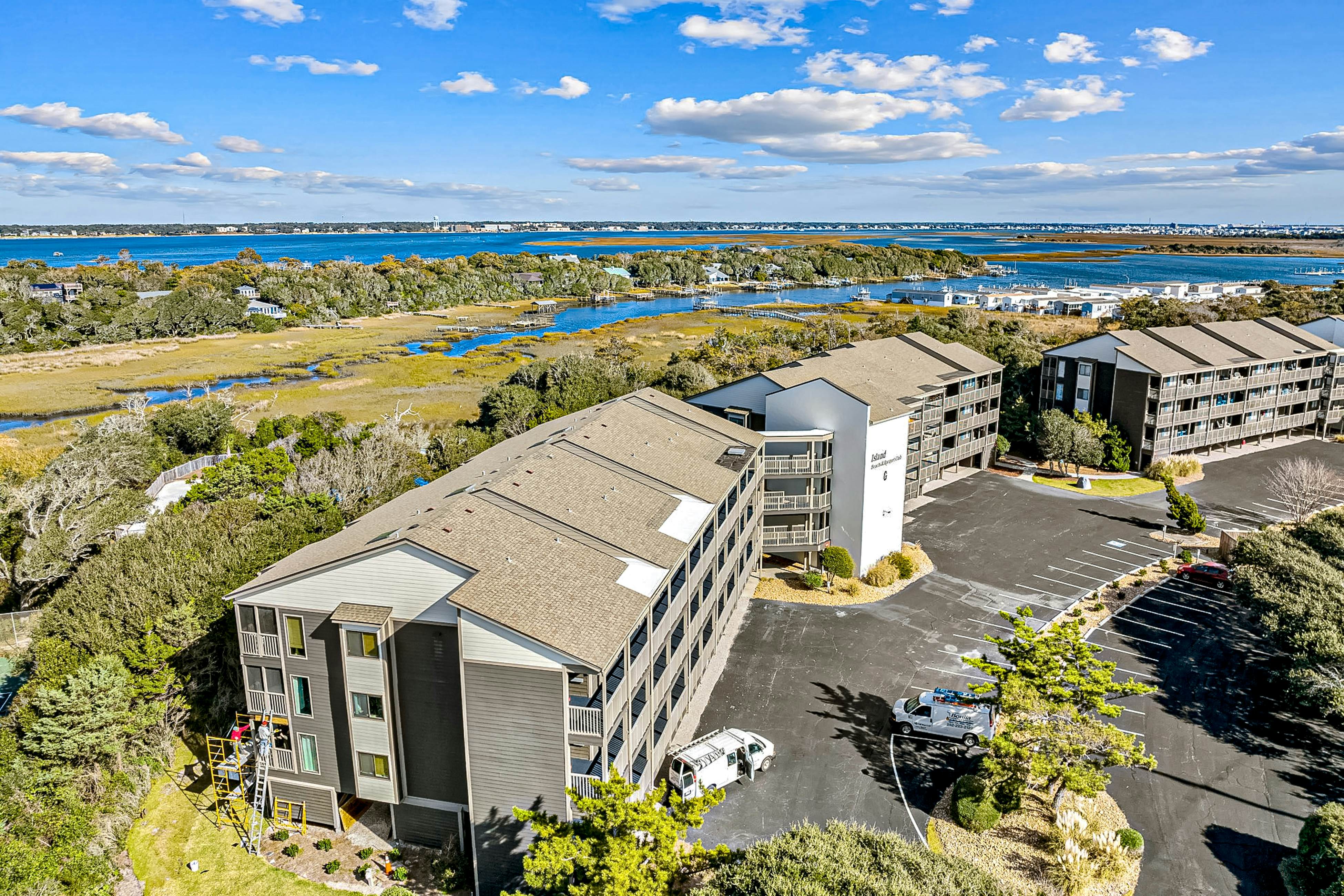 ABIBS142 Island Beach & Racquet Club G106