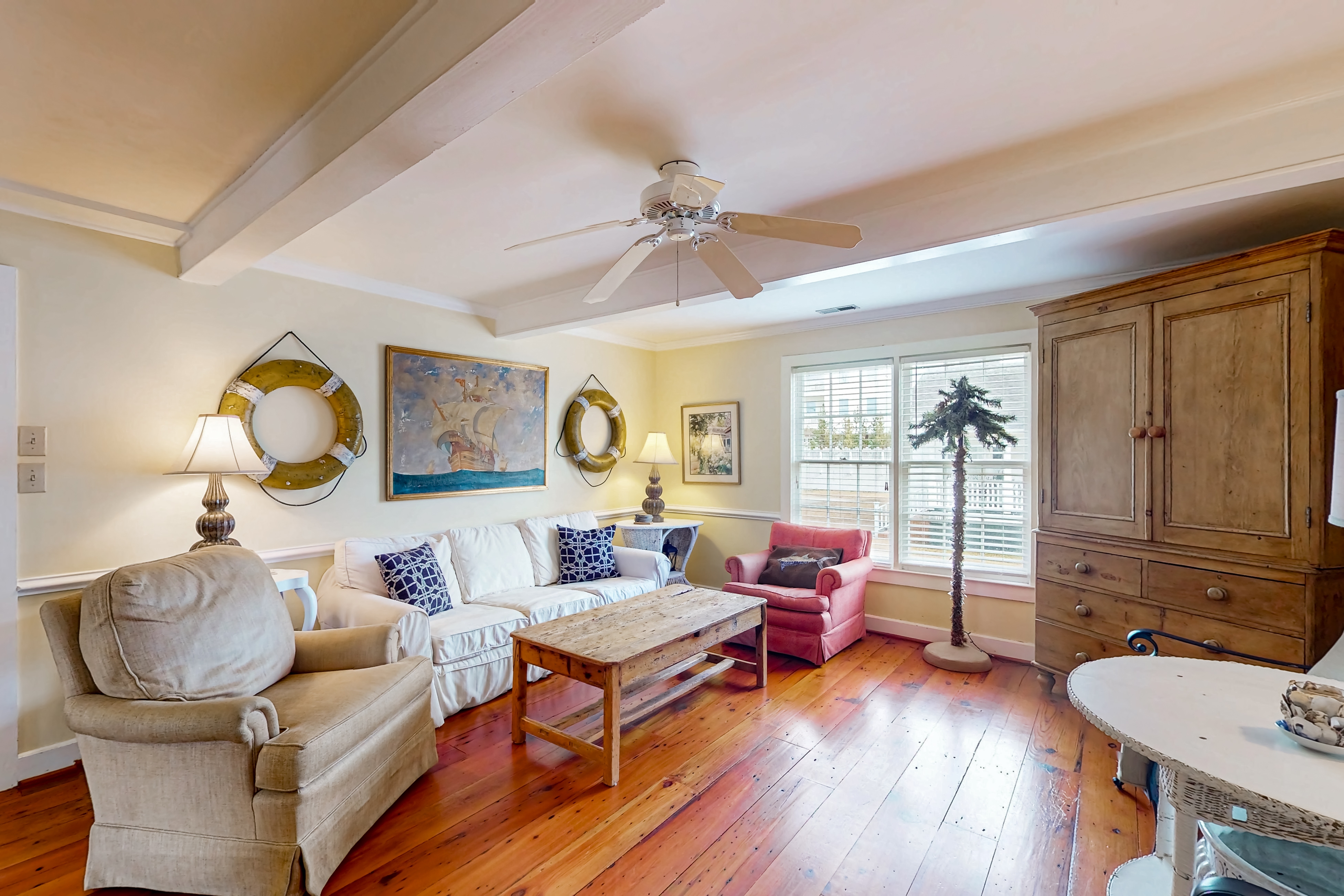 Historic dog-friendly home with Central AC, Gas Grill and Cozy Patio