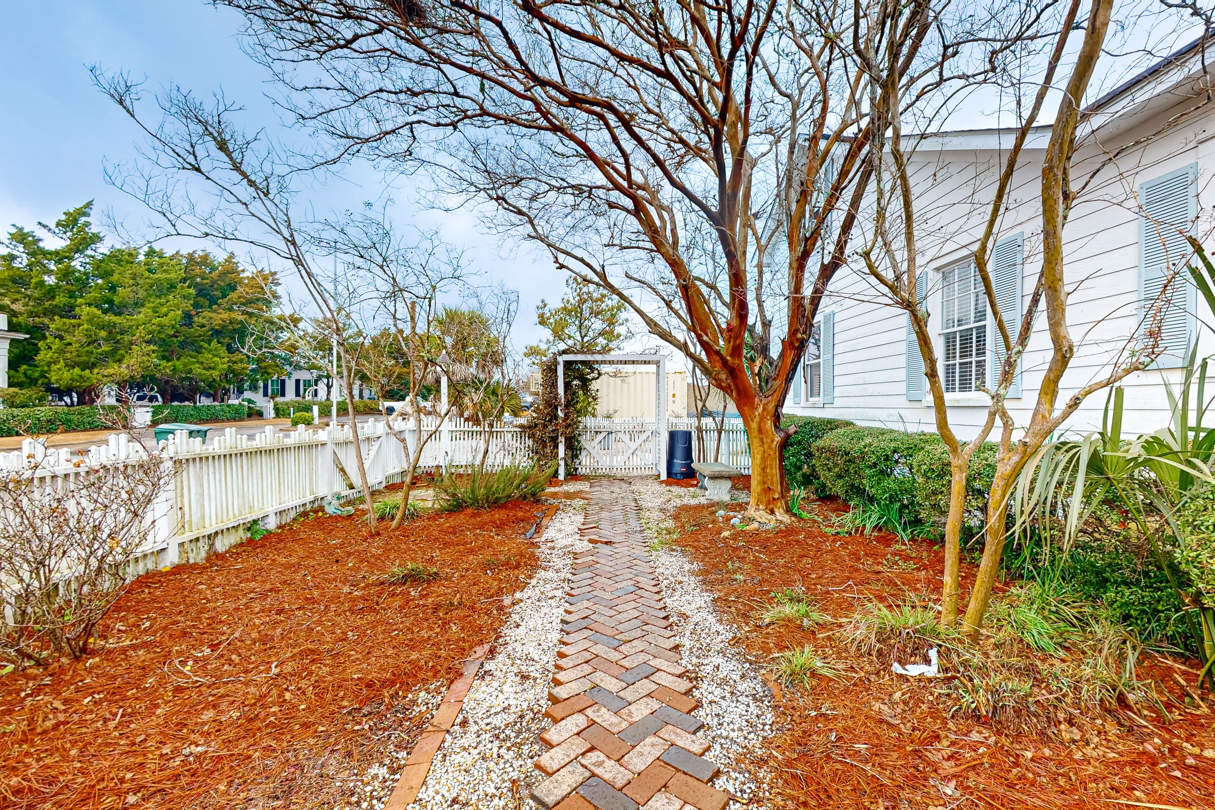 Historic dog-friendly home with Central AC, Gas Grill and Cozy Patio
