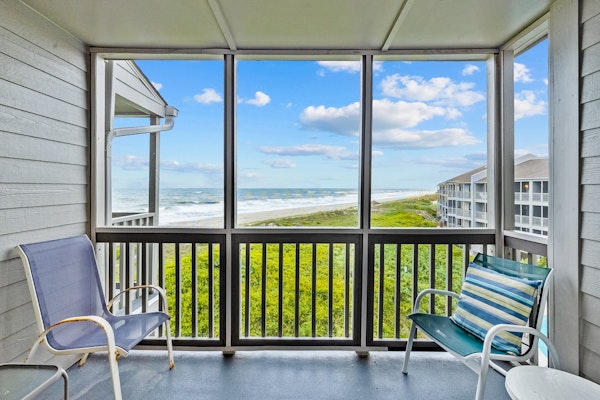 Modern waterfront gem with pools, direct beach access, WiFi & balcony