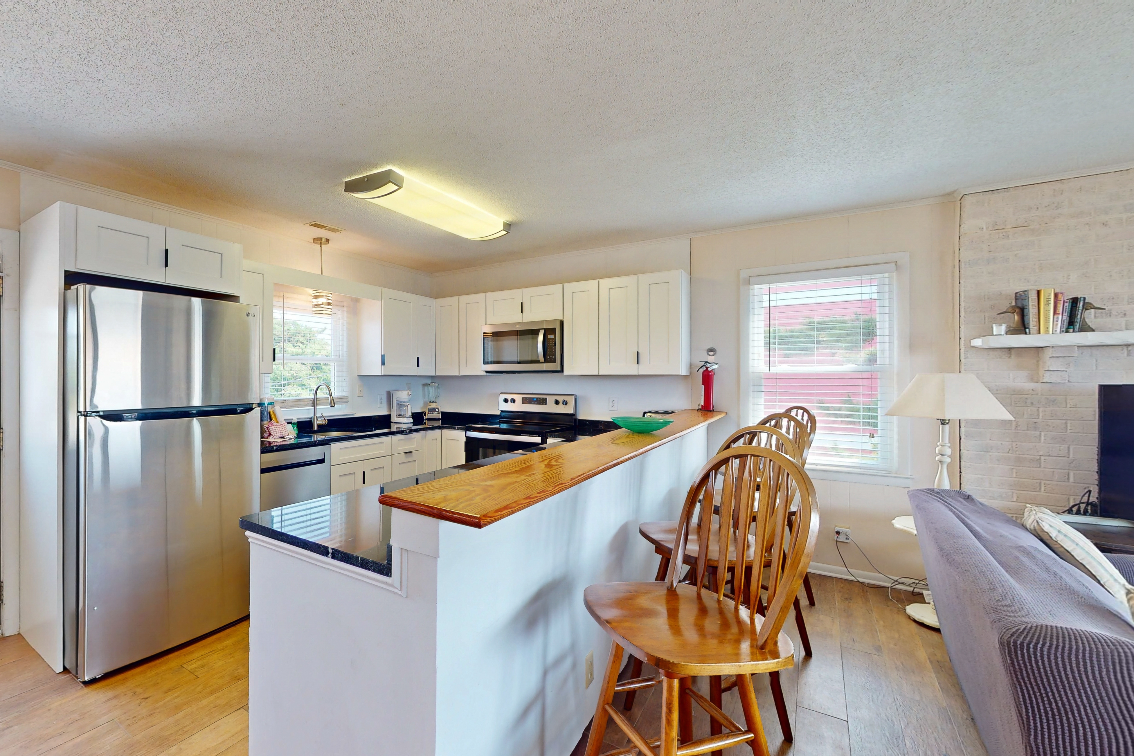 Charming coastal dog friendly apartment near the beach