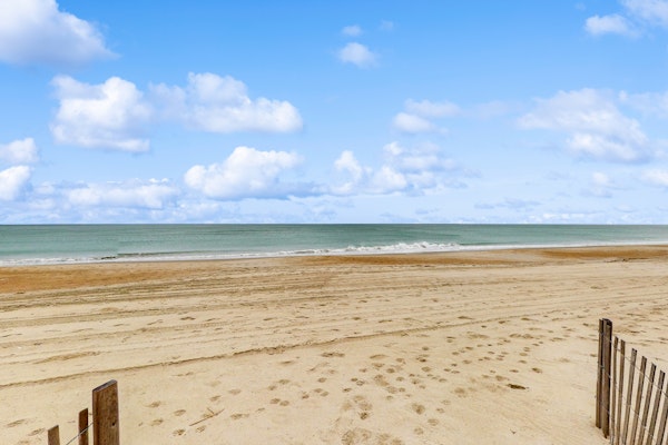 Beautiful ocean front home with direct beach access and outdoor shower