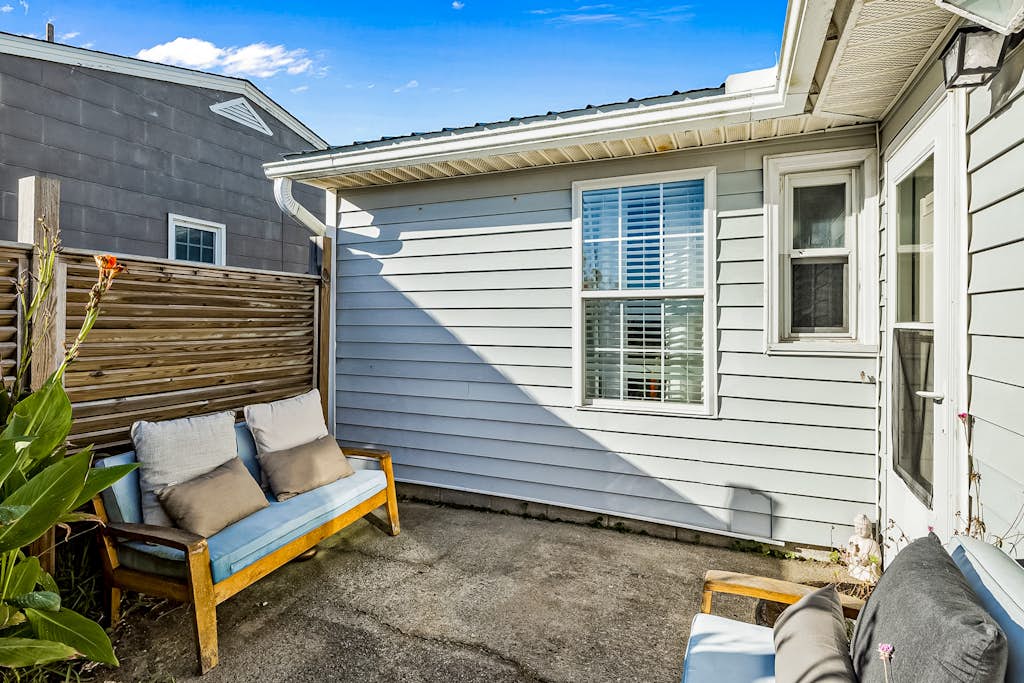 Mermaid Cove:  Minutes to beach