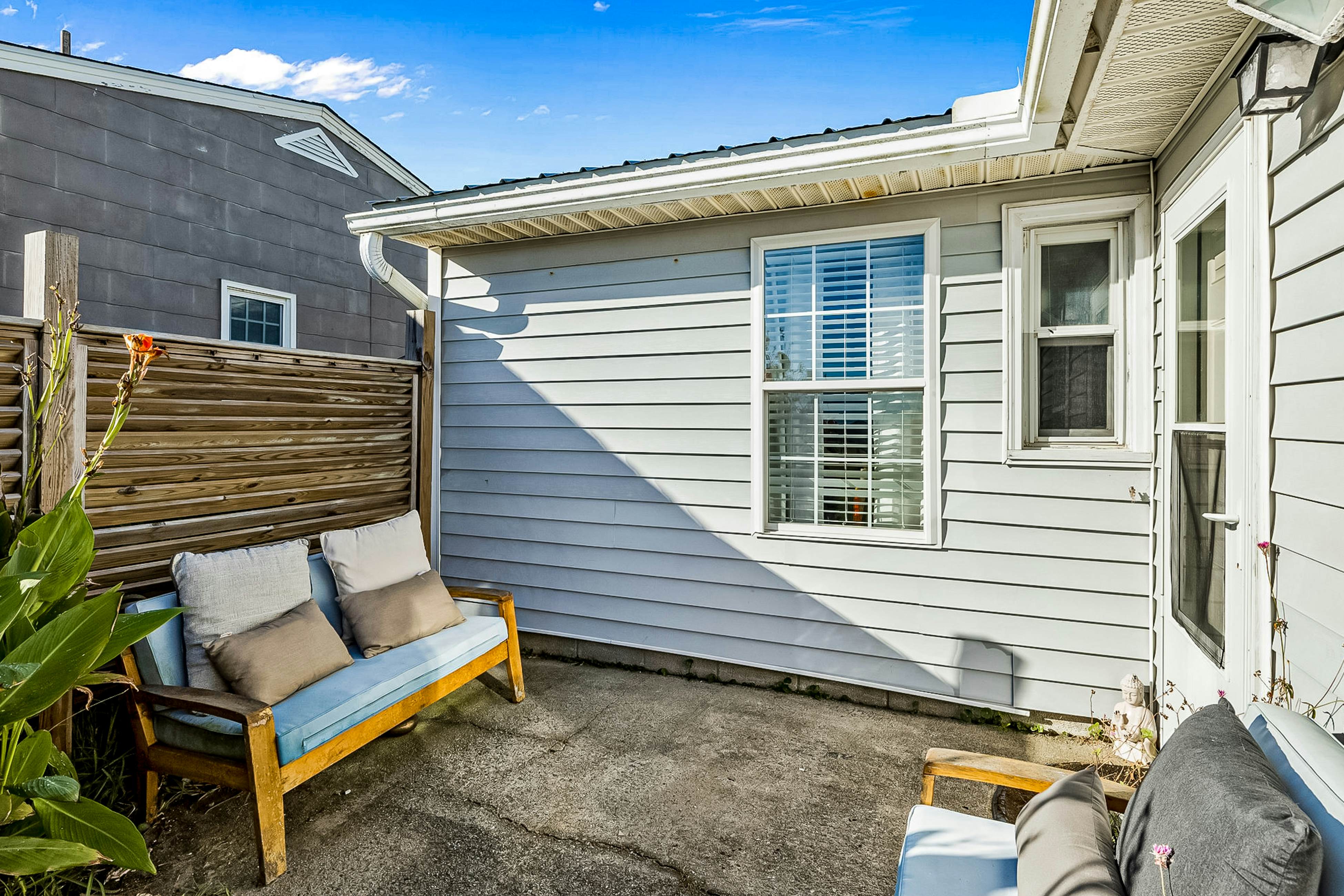 AB136 Charming Cottage