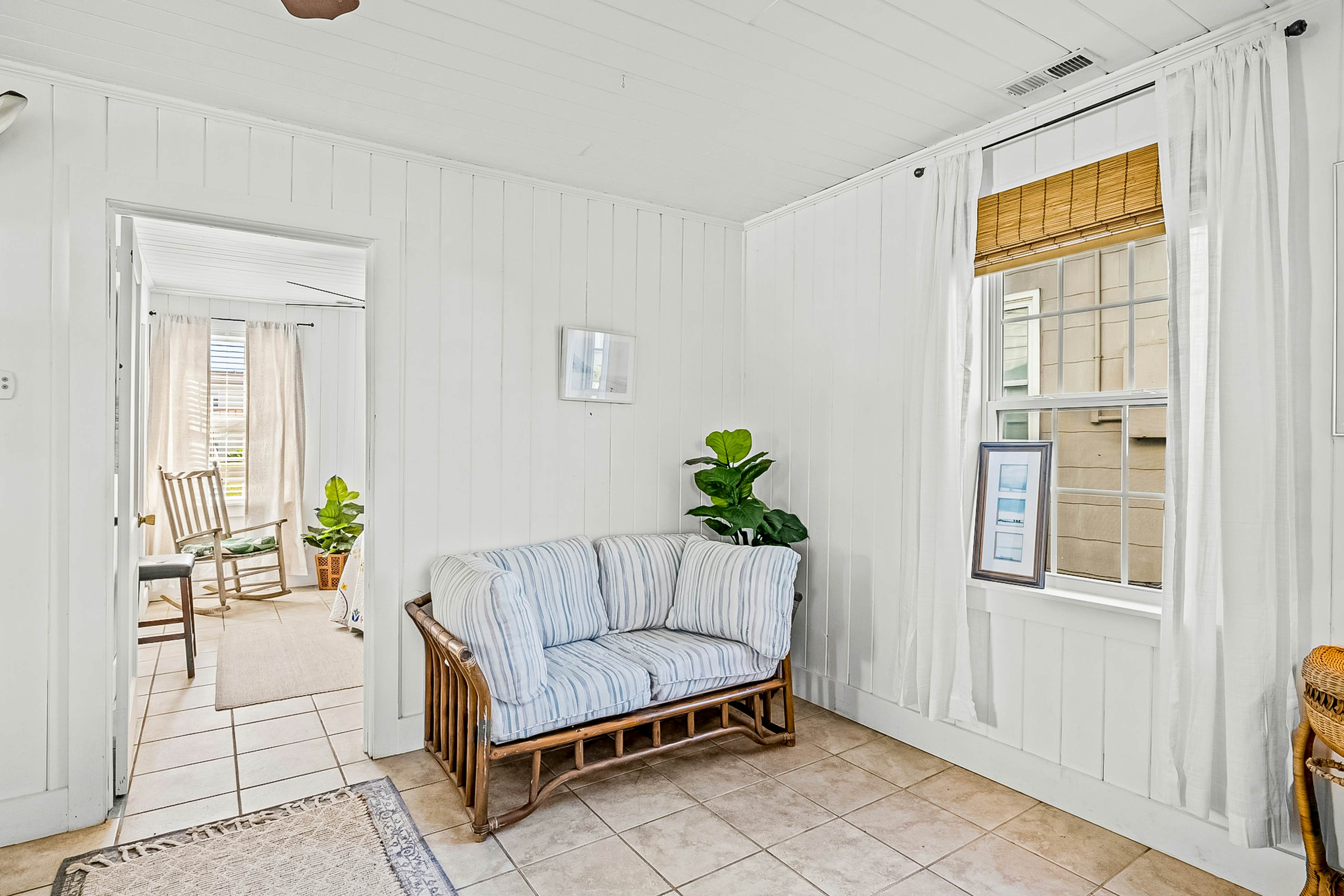 AB136 Charming Cottage