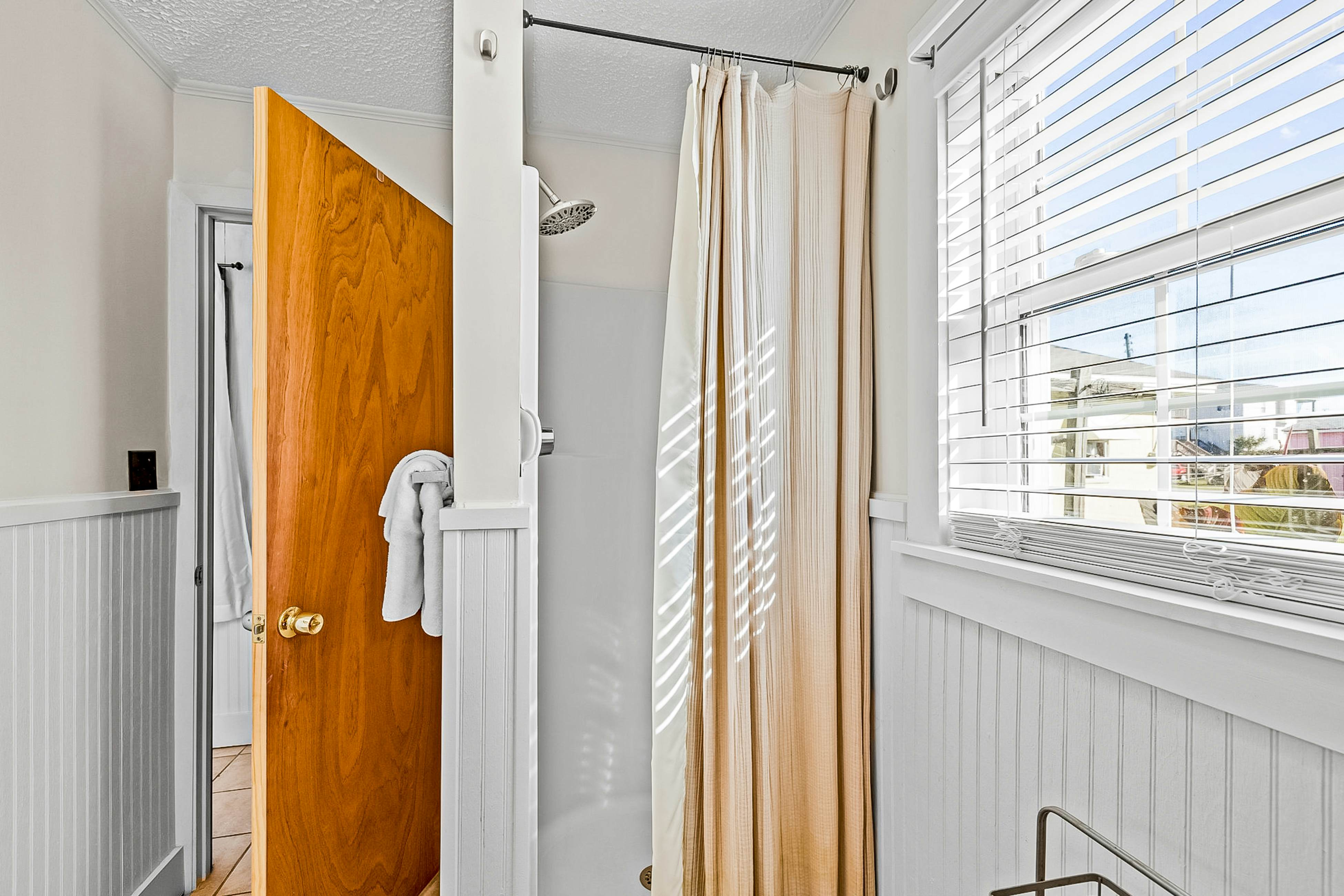 AB136 Charming Cottage