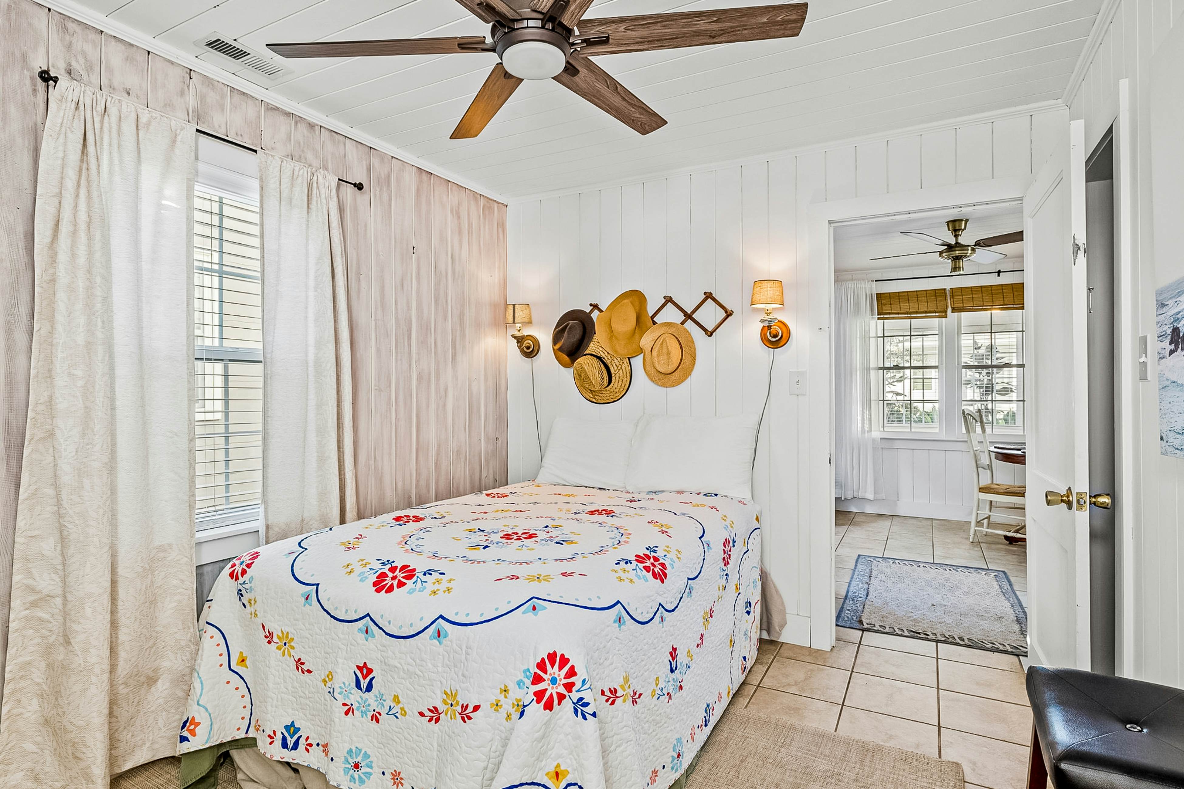 AB136 Charming Cottage