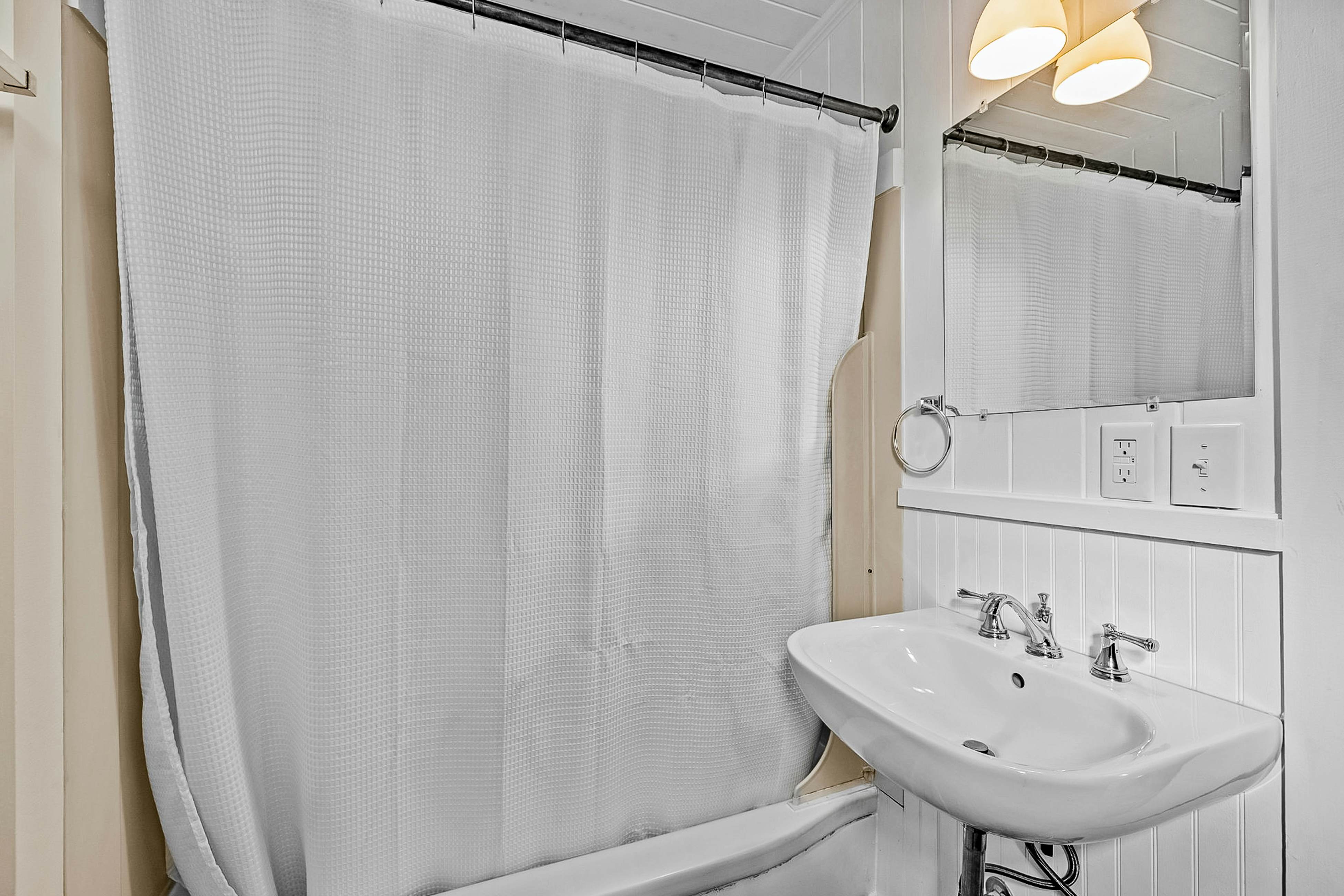 AB136 Charming Cottage