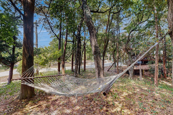 Perfect 3BR Getaway with Central A/C, Full Kitchen and Relaxing Balcony