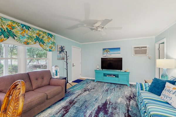 Perfect 2BR Getaway with partial A/C, Full Kitchen and Relaxing Patio