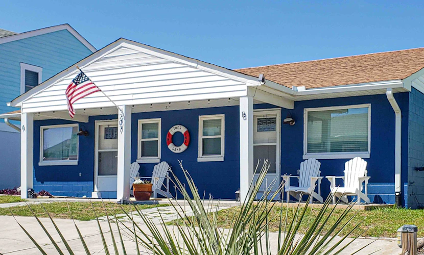 Toes in the Sand Unit B: Dog-Friendly Duplex ,Third-Row From Beach