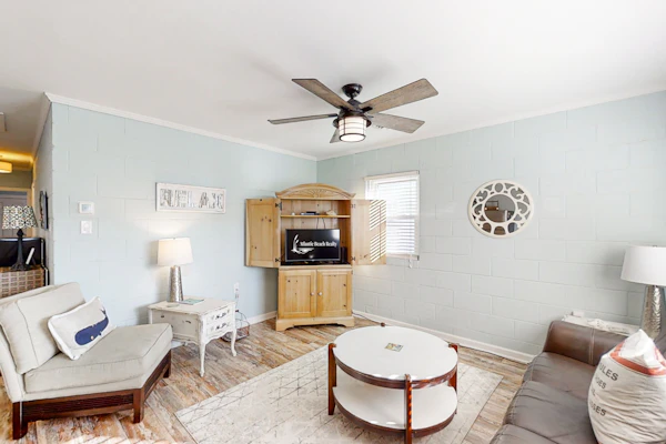 Toes in the Sand Unit B: Dog-Friendly Duplex ,Third-Row From Beach