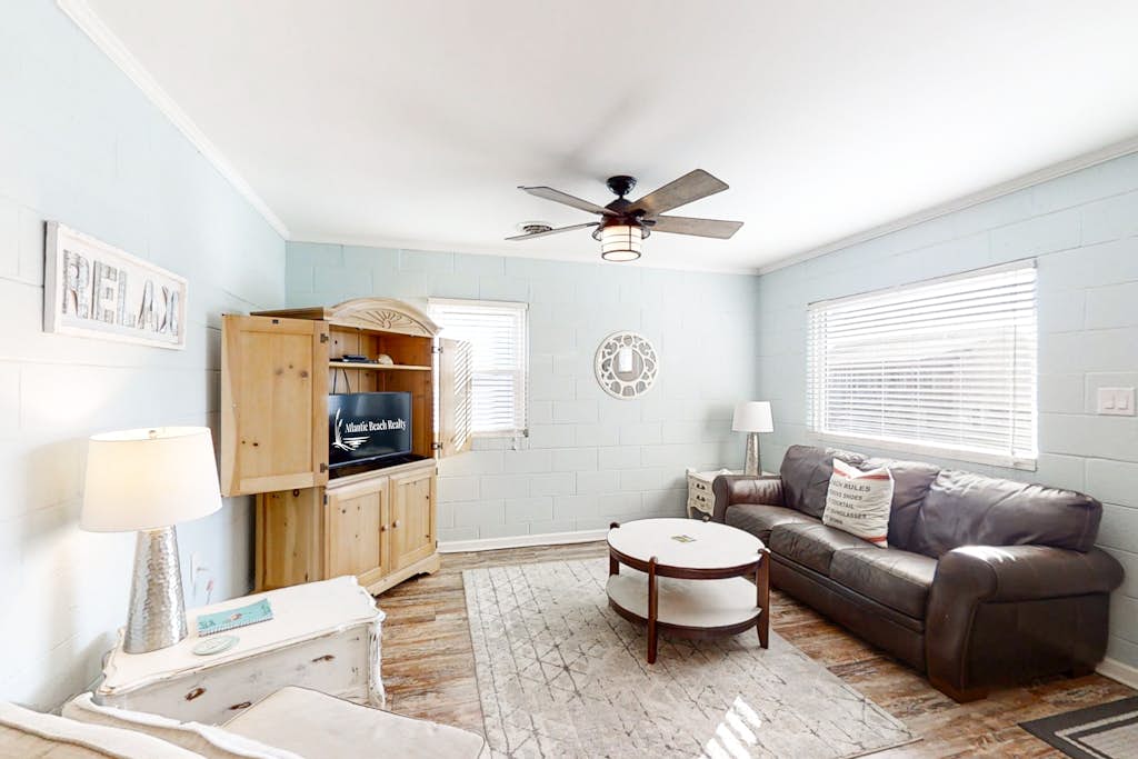 Toes in the Sand Unit B: Dog-Friendly Duplex ,Third-Row From Beach