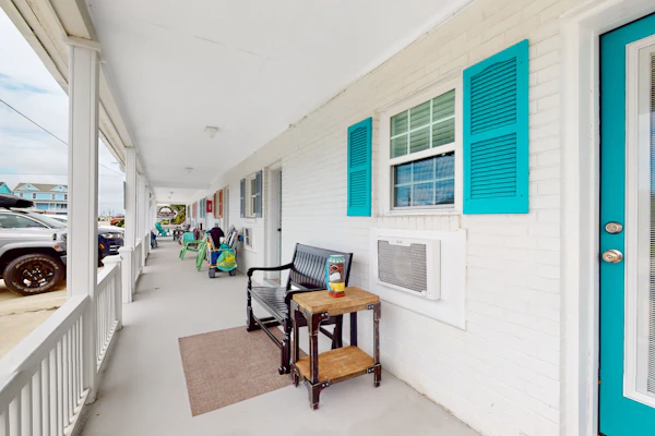Polay-Polay | Condo 1 block from Atlantic Beach with pool, gazebo & rec room