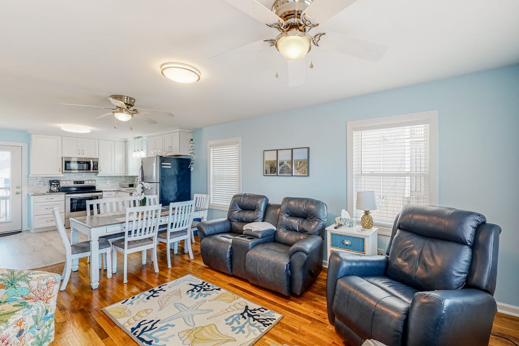 Atlantic Coast Cottage: Newly renovated, ocean views, & outdoor shower