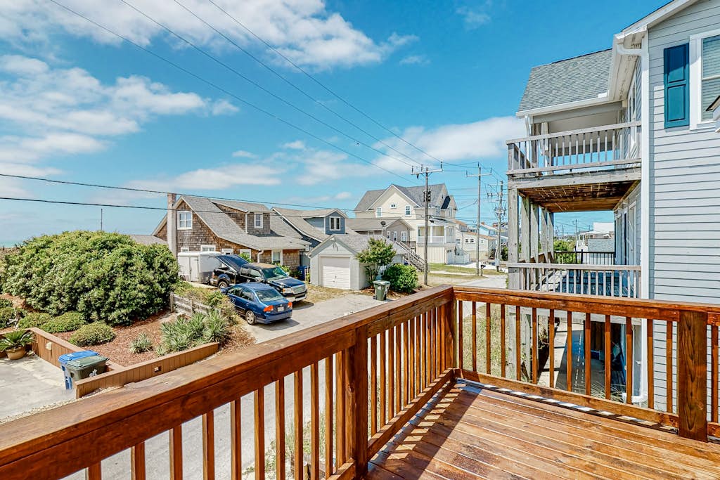Atlantic Coast Cottage: Newly renovated, ocean views, & outdoor shower