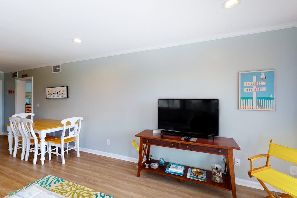 Renovated First-Floor Oceanside Condo with Courtyard and Pool Views + Free WiFi