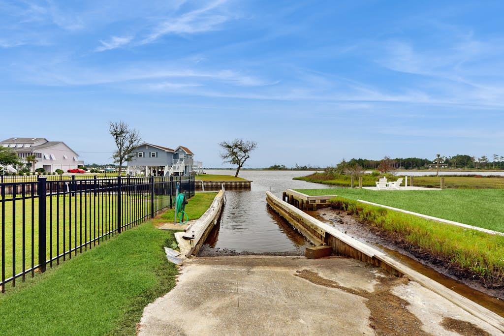 The Odd Pearl | Crabbing, Kayaking, & Quiet Coastal Living