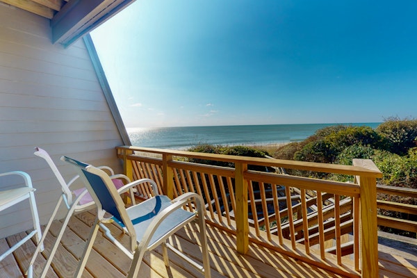 Multi-level, oceanfront condo with WiFi, W/D, & community pool/tennis courts