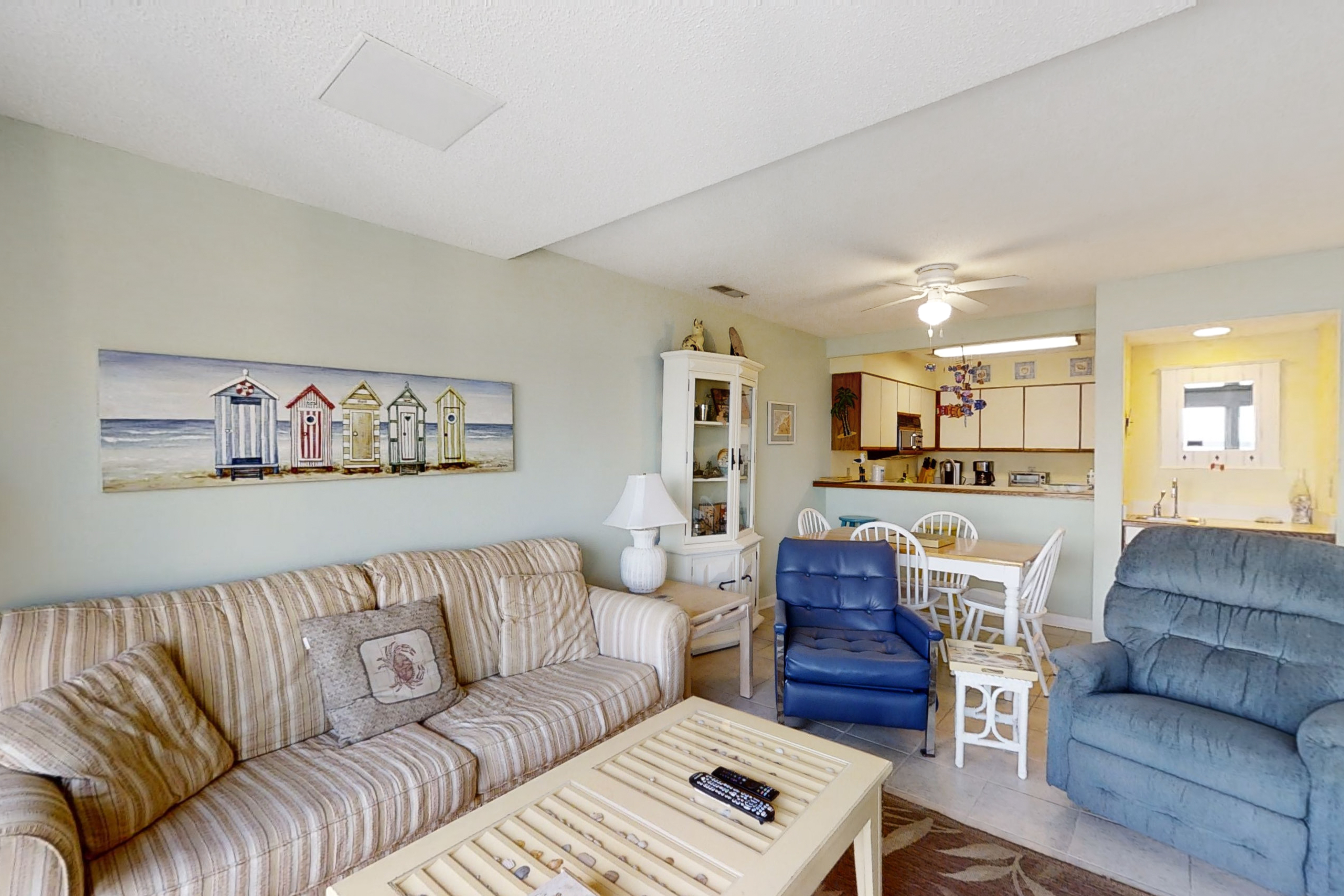 Oceanfront, 2nd-Floor Condo with Great Ocean View, Balcony, WiFi & Shared Pool