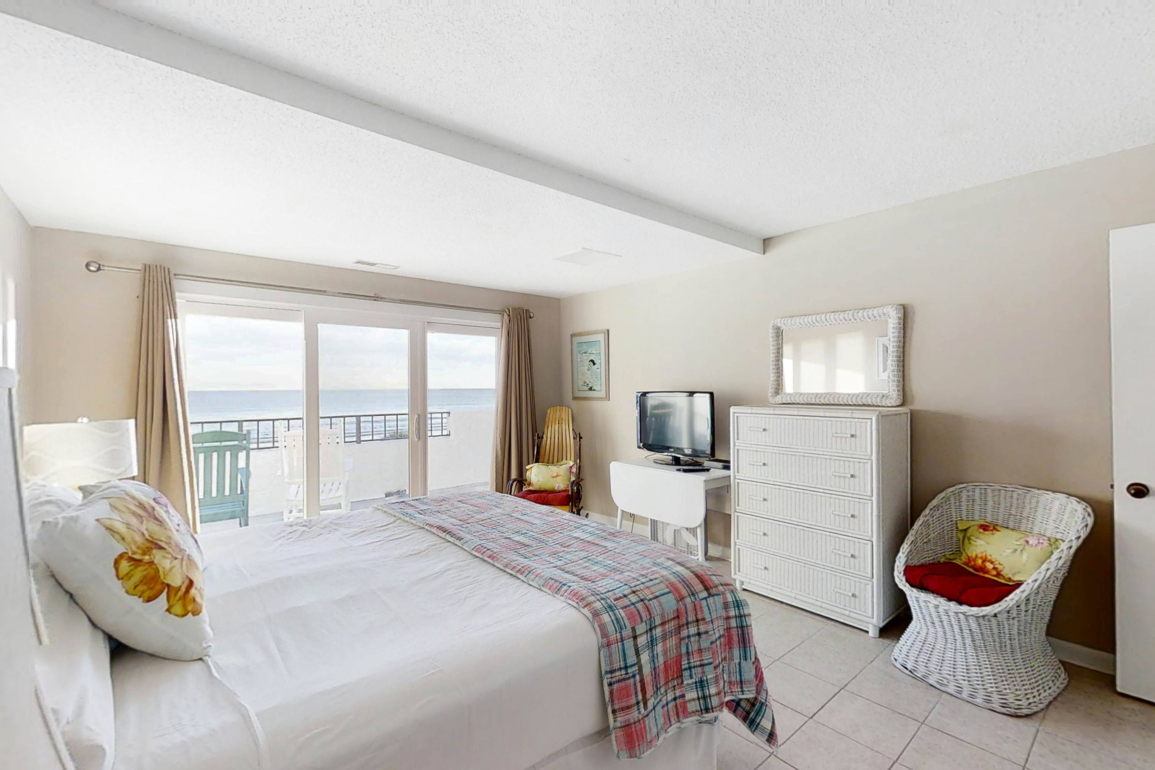 PKBSC02 Bogue Shore Club 208