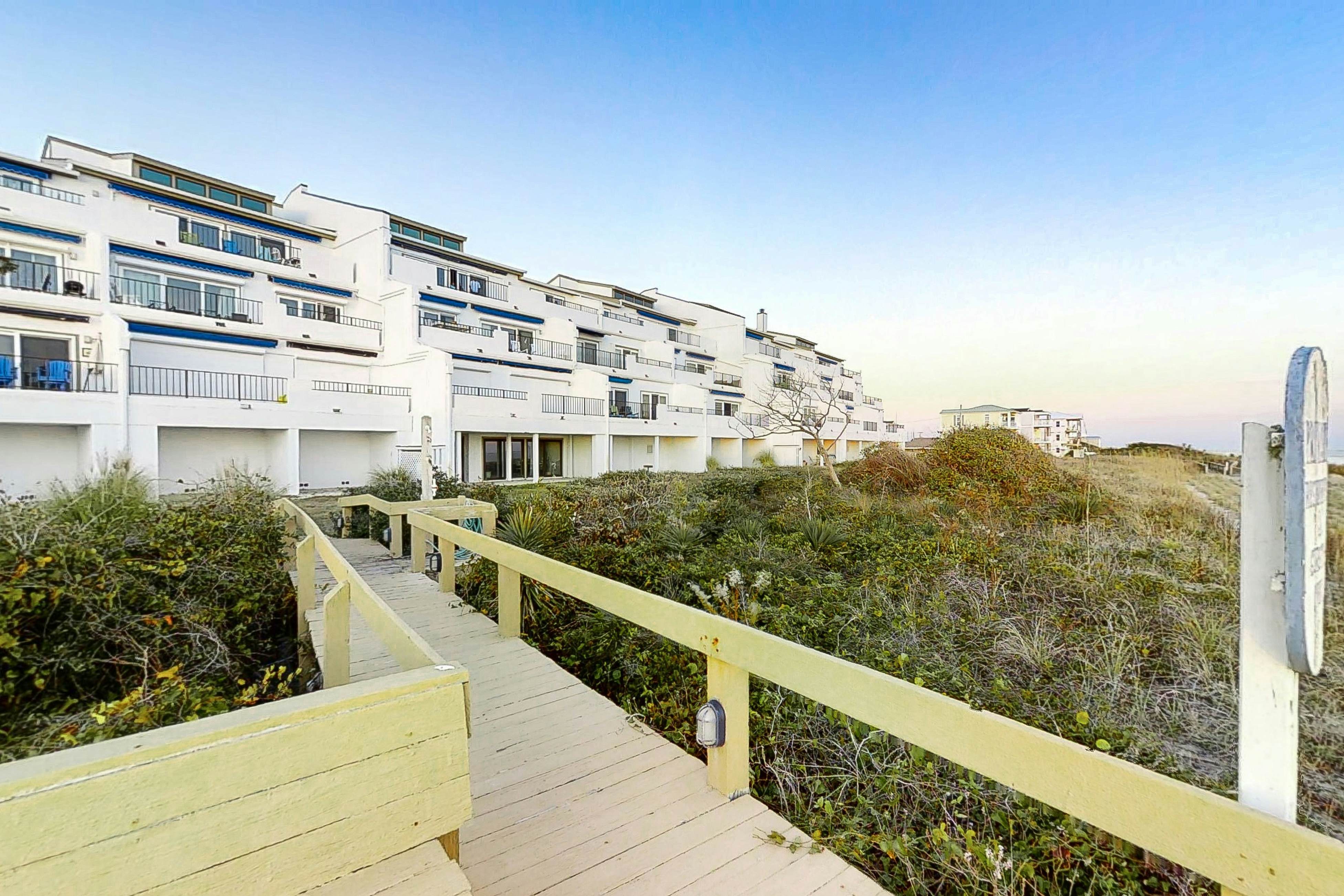 PKBSC02 Bogue Shore Club 208