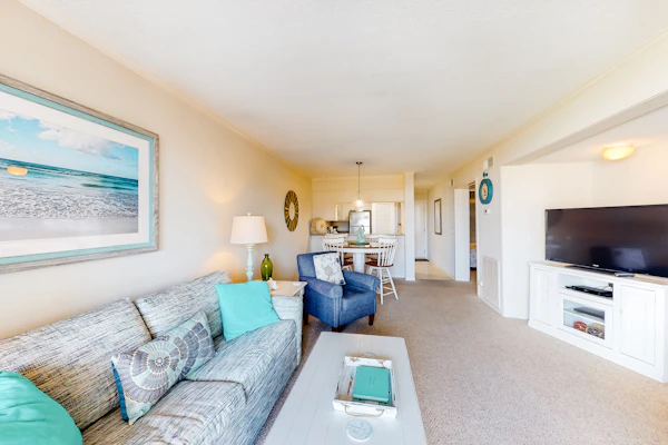 First-floor condo overlooking the courtyard with shared pools/hot tub/tennis