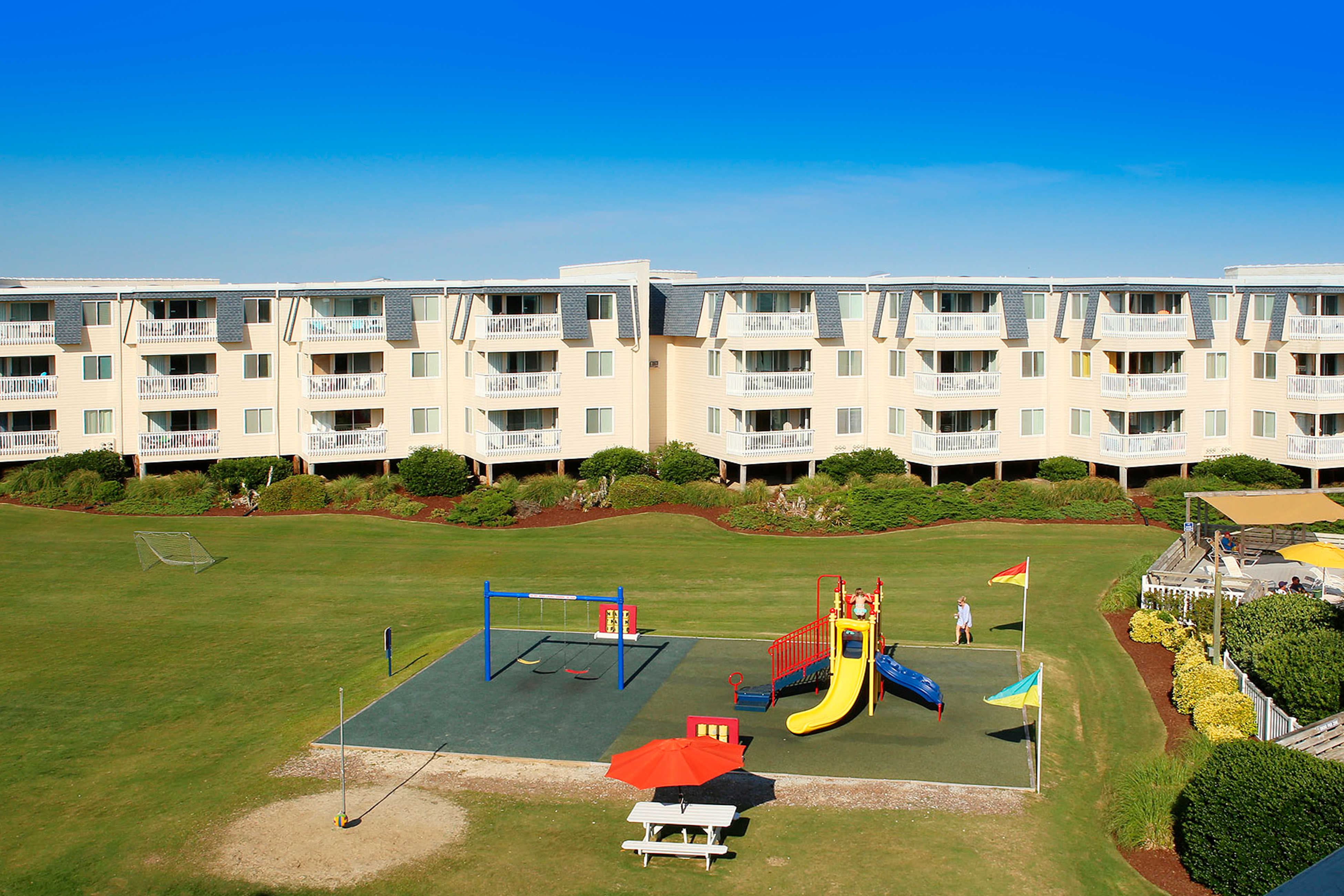 First-floor condo overlooking the courtyard with shared pools/hot tub/tennis