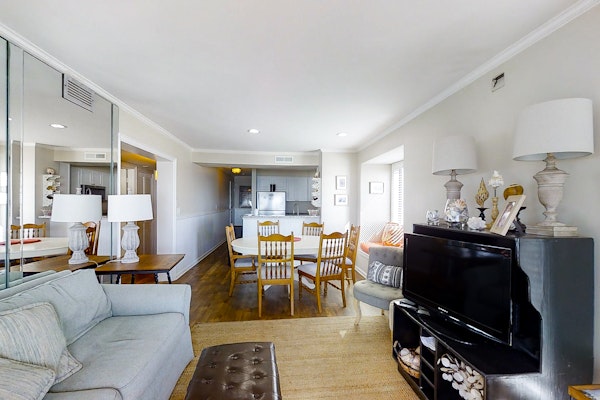 Lovely Condo in Direct Oceanfront Complex w/Shared Pool, Free WiFi, Water Views