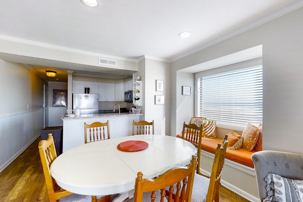 Lovely Condo in Direct Oceanfront Complex w/Shared Pool, Free WiFi, Water Views