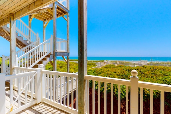 Oceanfront, 1st-Floor Condo with Deck, Ocean Views, WiFi, W/D & Shared Pool