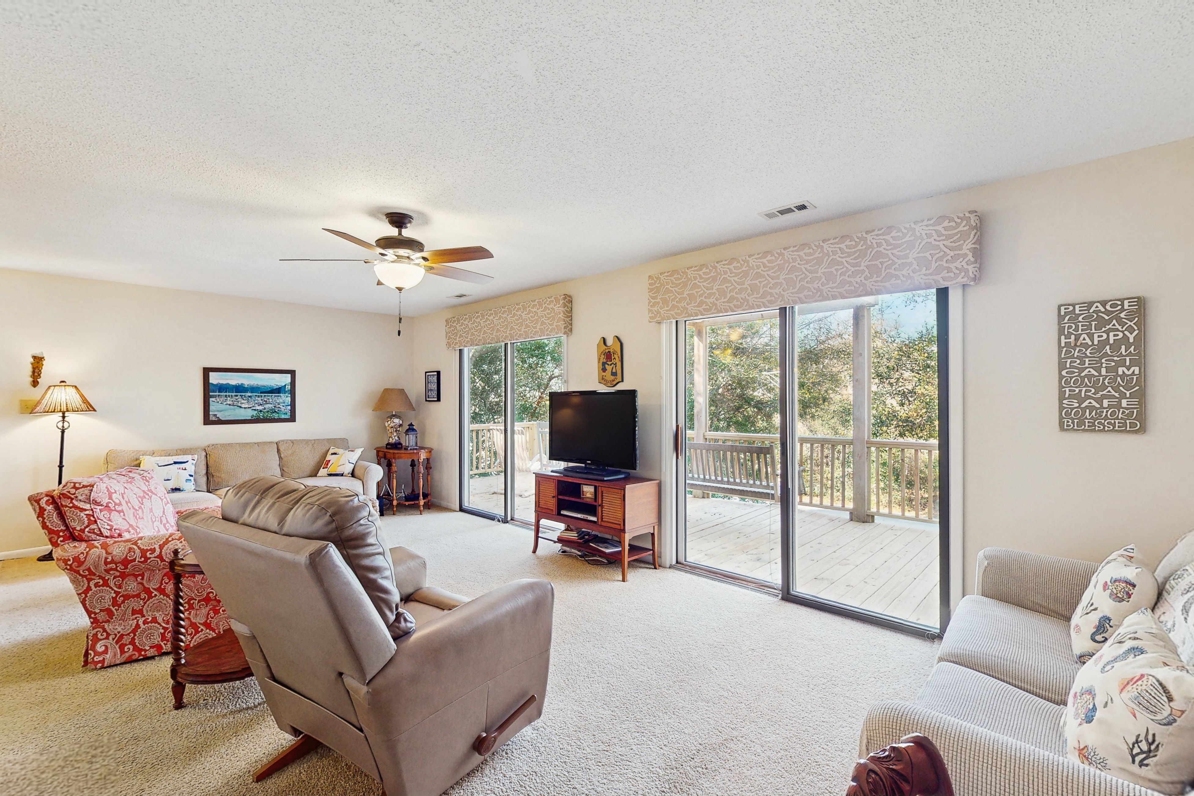 Dog-friendly coastal home close to beach and local attractions