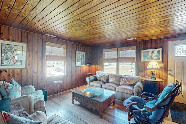 Beachy Haven | House in Atlantic Beach with WIFI, near the beach