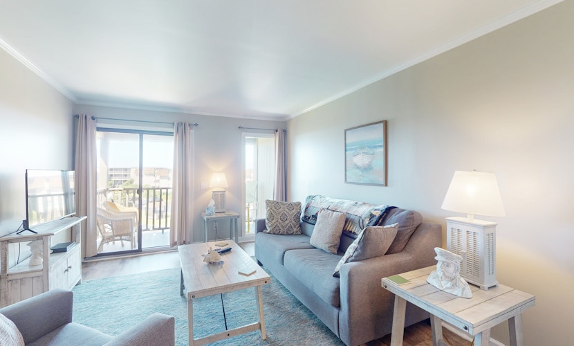 Oceanview condo with outdoor pool and private beach access