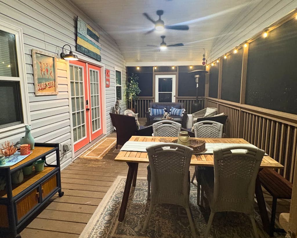 Dog Friendly Fully Fenced in Yard