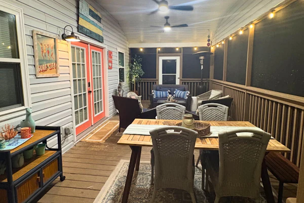 Dog Friendly Fully Fenced in Yard